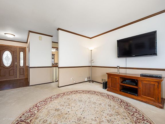 3rd image of 130 W End Rd