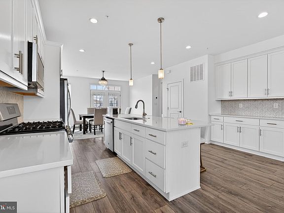3rd image of 124 Everleigh Dr