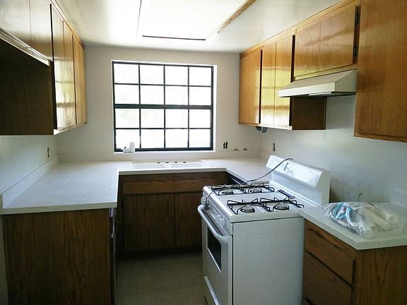 3rd image of 220 E Oak St APT 5
