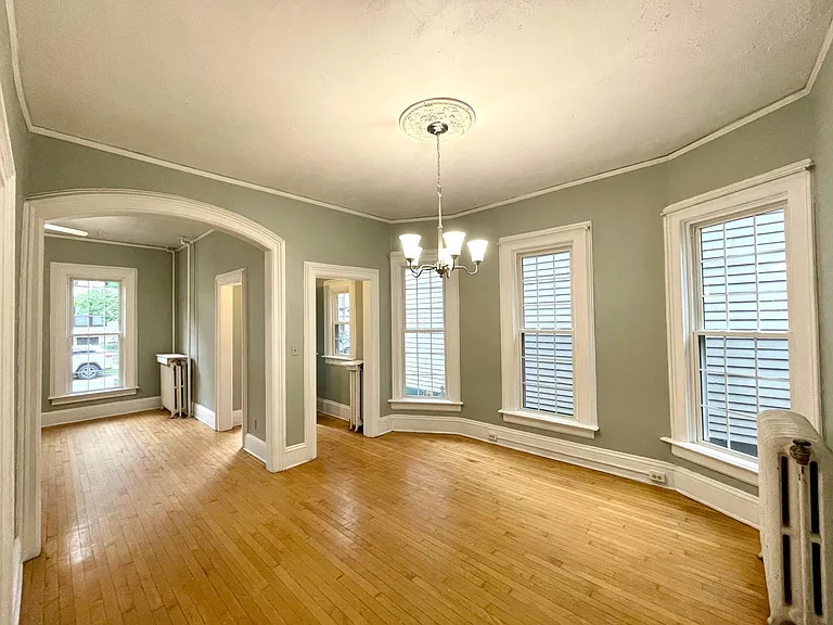 1825 N Oakland Ave — Photo 2