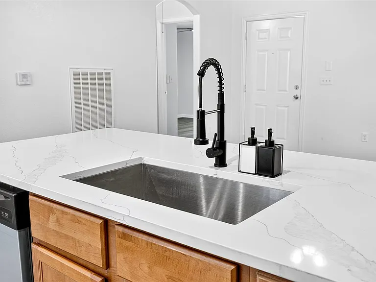 1302 Shearn St — Photo 15
