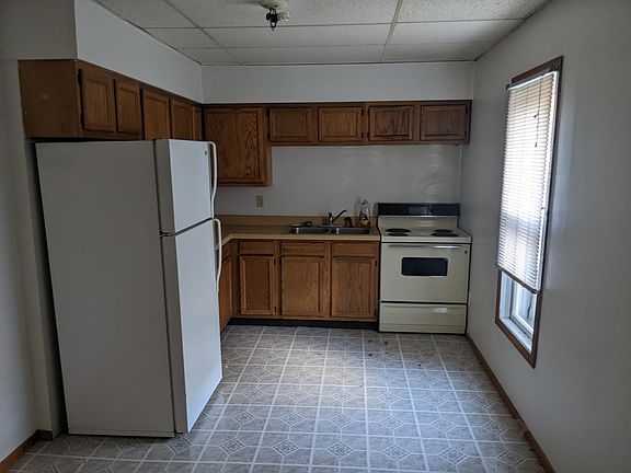 4th image of 301 E Madison St #A
