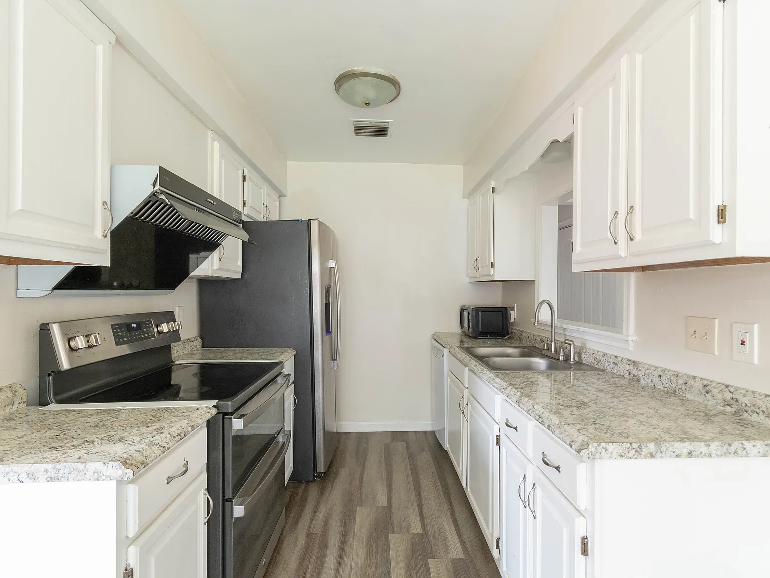 4 bed, 1787 sqft, $2,500 — Photo 3