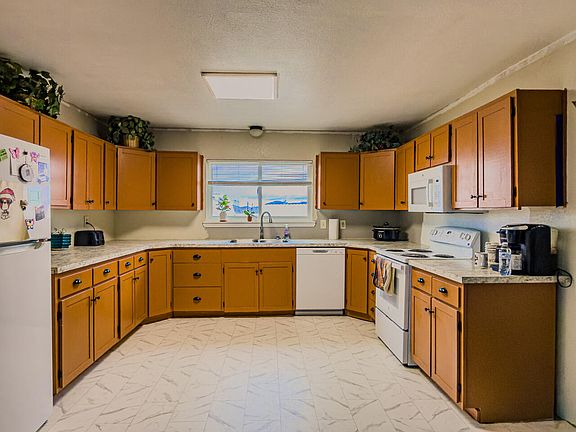 5th image of 429 Miller Island Rd