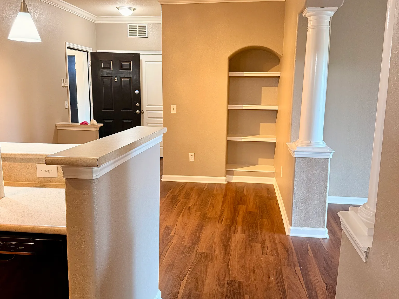 2 bed, 1100 sqft, $1,600 — Photo 3