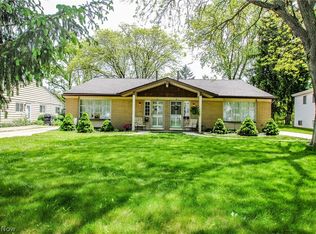 3677-3679 Beaumont Dr, North Olmsted, OH 44070