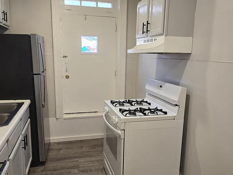 49 N West End Ave #5 — Photo 6
