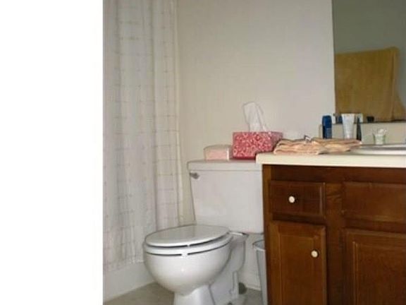 2nd image of 821 Gates Ave APT 3