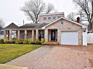 138 Berkley Pl, Massapequa, NY 11758
