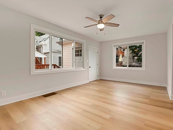 4th image of 4340 N Oakley Ave