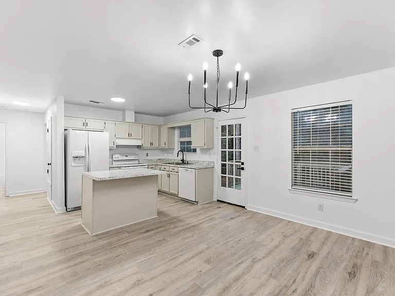 153 Richmond Rd — Photo 9