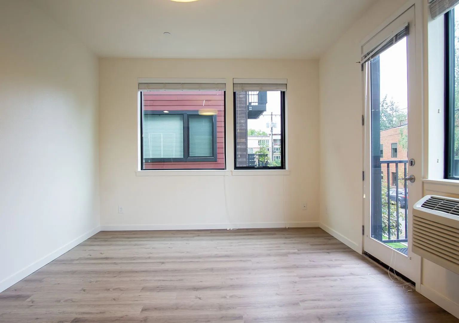 Modern & Bright 1 Bedroom w/Condo Finishes + Balcony Ready Soon! — Photo 3