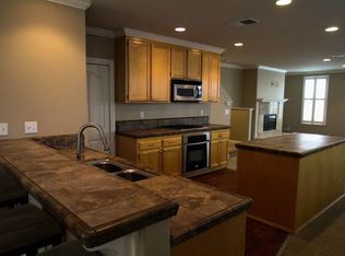 9137 Windsor Rd, Windsor, CA 95492