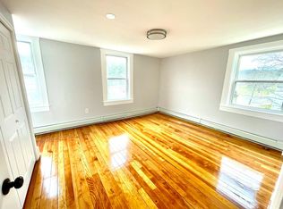 129 Friend St #2, Amesbury, MA 01913