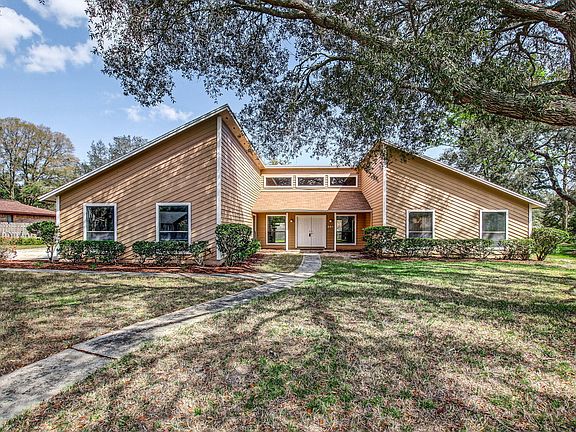 2nd image of 301 Gleneagles Dr