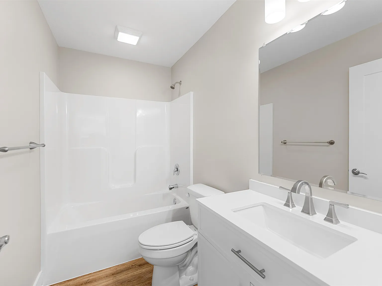 2 bed, 1071 sqft, $1,800 — Photo 2