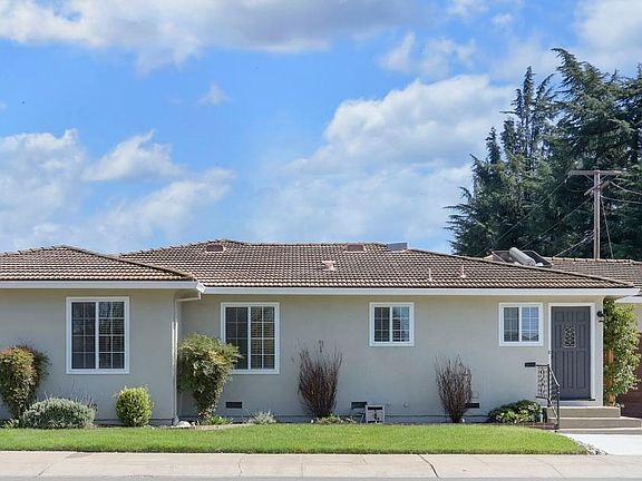 4th image of 542 Saint Claire Dr