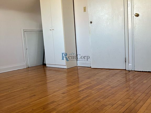 5th image of 16-4 Erb St W #379
