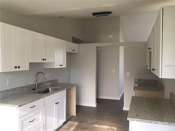 2nd image of 33356 Fountain Ln