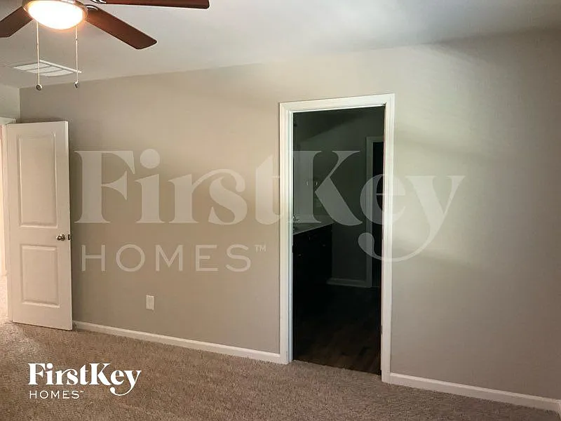 3 bed, 2.5 bath, 1841 sqft, $2,695 — Photo 2
