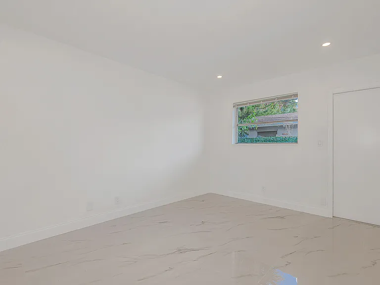 425 SW 18th Ave #425 — Photo 19