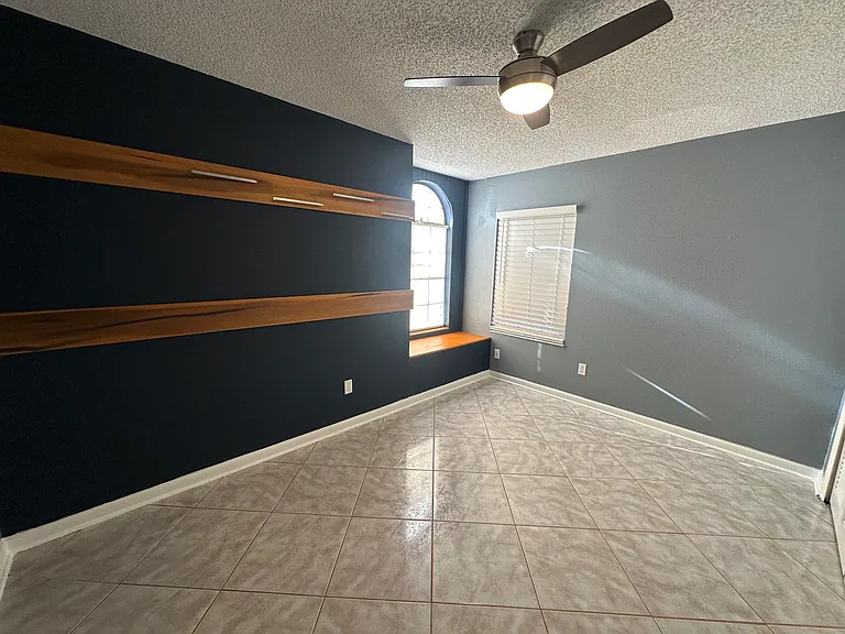 1041 Sawyers Ct — Photo 43