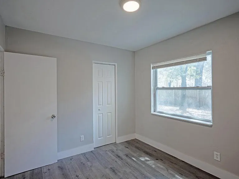 1652 N Myrtle Ave — Photo 12