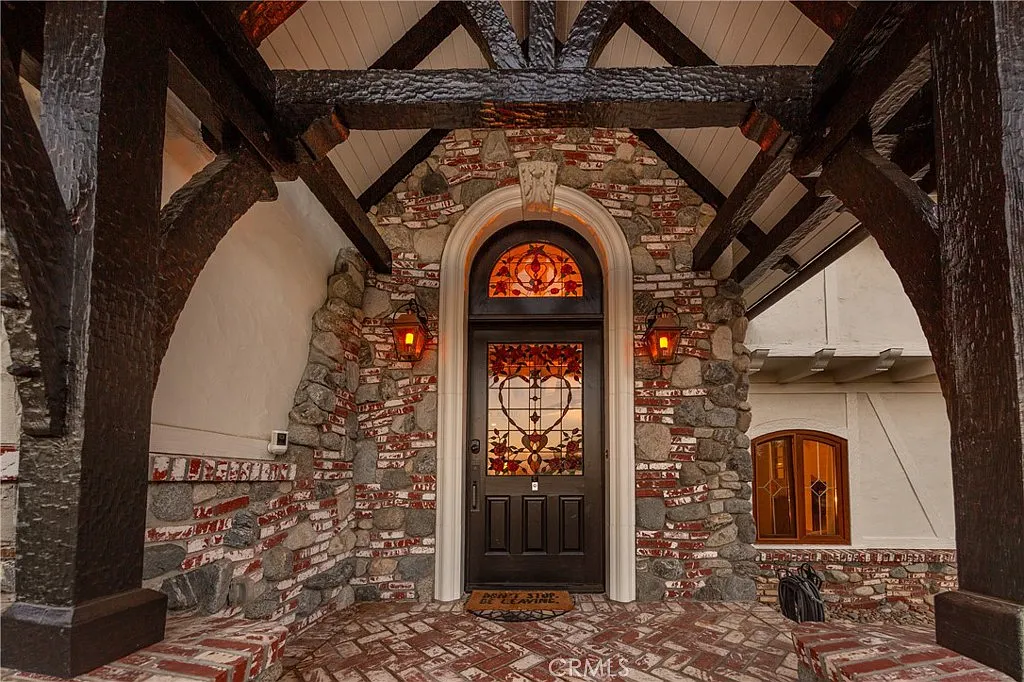 5 bed, 4.5 bath, 4801 sqft, $17,500 — Photo 3