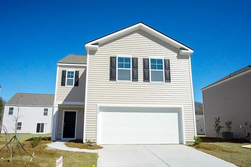 4 bed, 2.5 bath, 2174 sqft, $2,100 — Photo 2