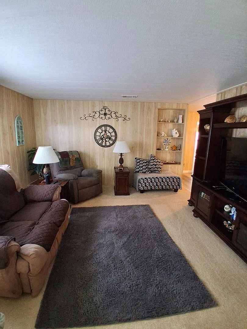 Centrally Located, Fully Furnished Rental in Brookridge — Photo 4
