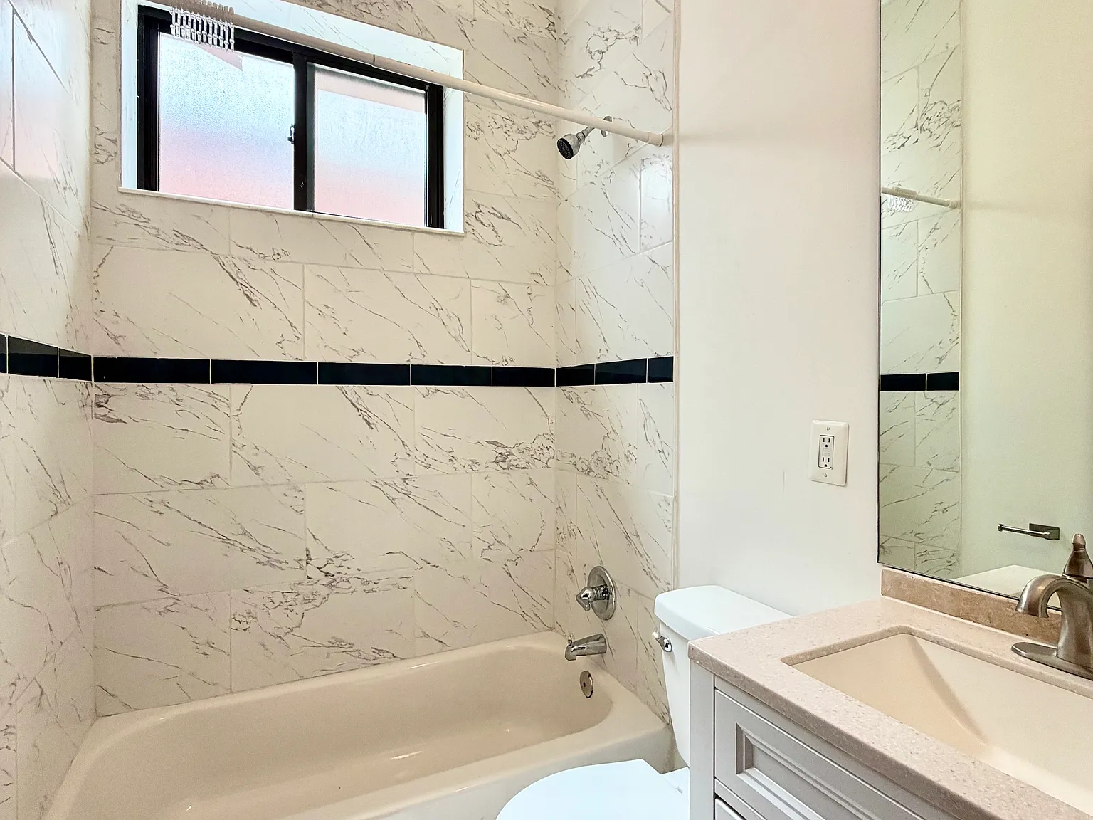 3 bed, 2300 sqft, $2,150 — Photo 3
