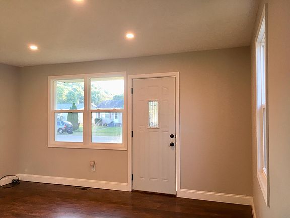 5th image of 918 Woodland Ave