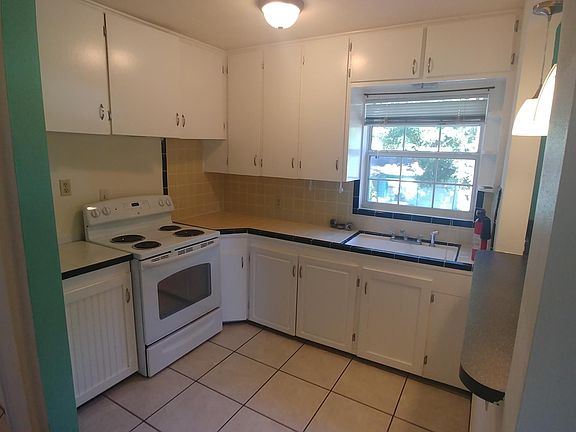 3rd image of 833 12th Ave N #1