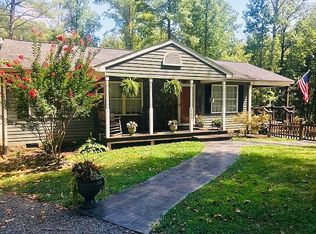 2586 W Hoover Rd, Haywood, VA 22722