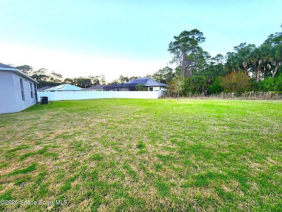 5th image of 988 Corbin Cir SW