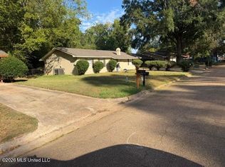 5113 Queen Eleanor Ln, Jackson, MS 39209