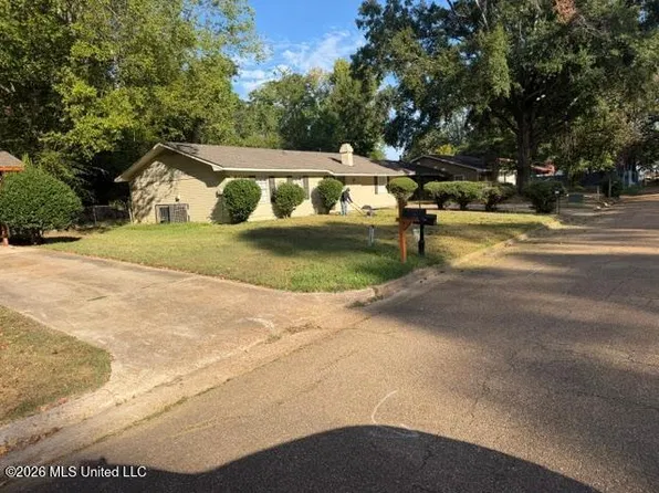 5113 Queen Eleanor Ln, Jackson, MS 39209