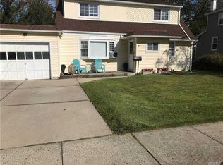 17 Cambridge St, Valley Stream, NY 11581