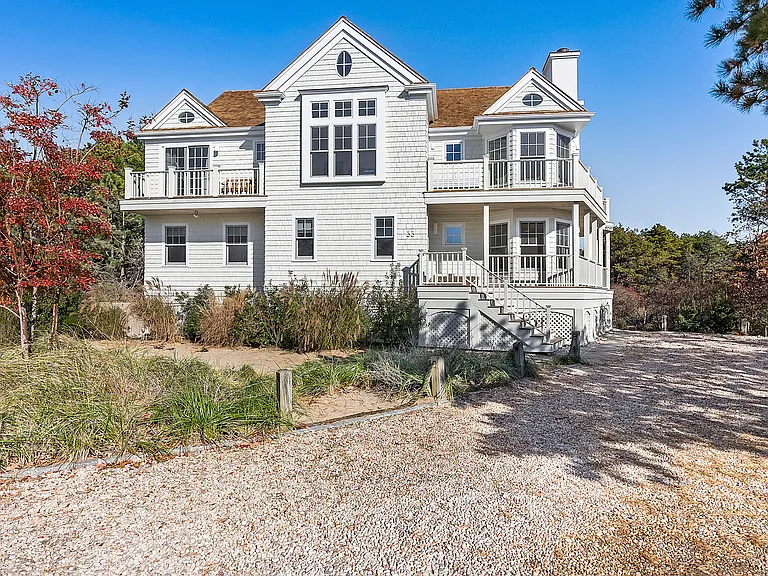 Sandcastle Ln — Photo 2