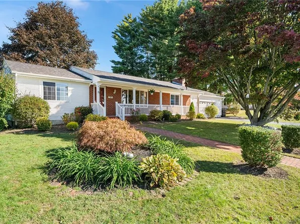 31 Conifer Dr, North Providence, RI 02904