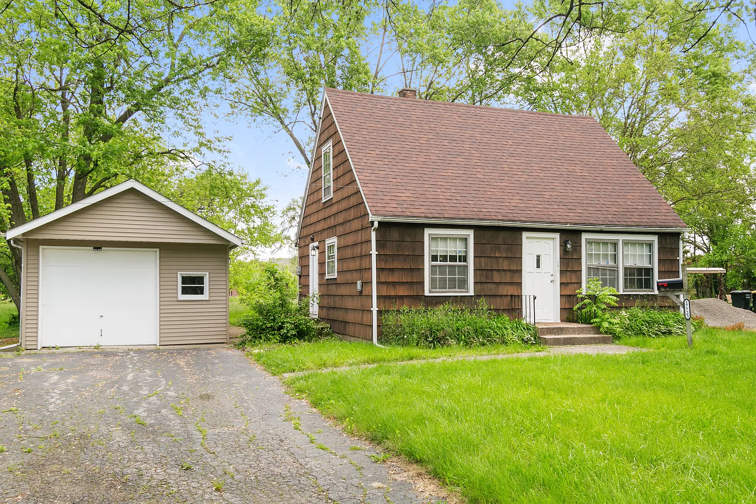 17725 Henry St photo 1