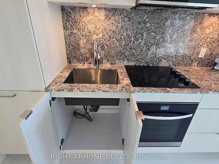 60 Central Park Dr #1007 — Photo 40