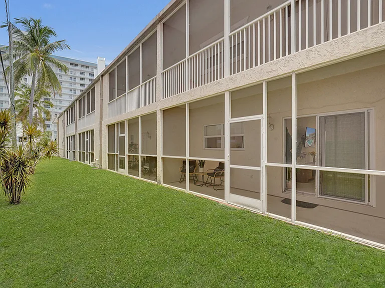 1450 N Riverside Dr #103 — Photo 46