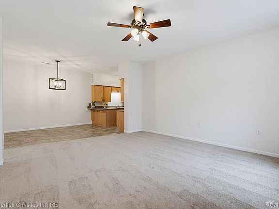 4th image of 730 Amberly Dr