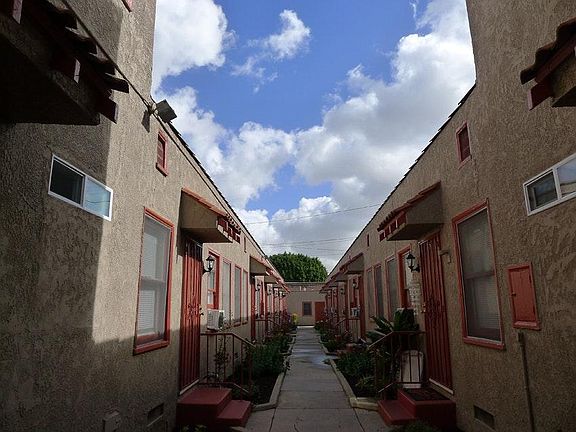 3rd image of 716 Raymond Ave APT 18
