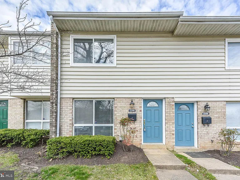 2208 Huston Pl — Photo 2