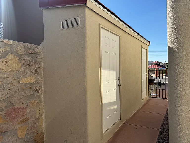 Detached storage