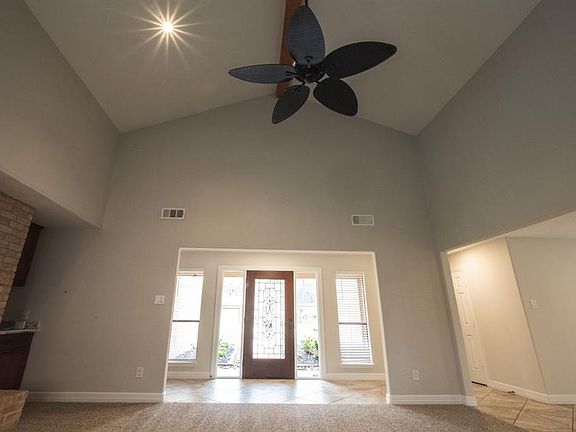 3rd image of 11910 Meadowview Dr