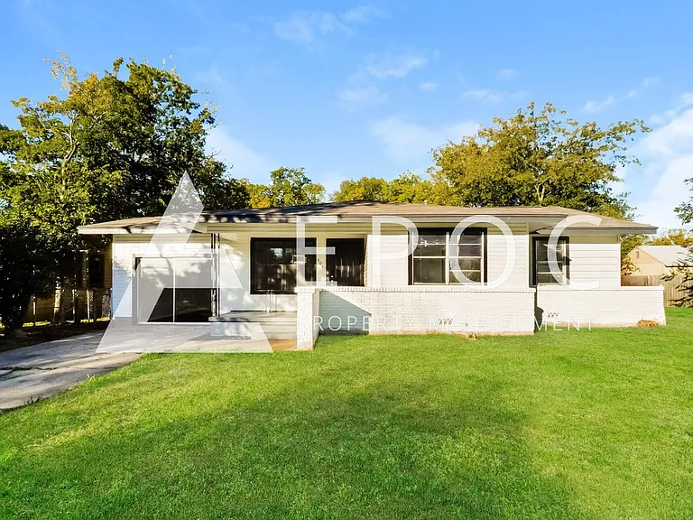 504 Meggs St — Photo 14