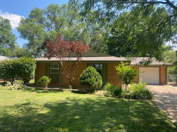1816 Cassell Rd, Manhattan, KS 66502